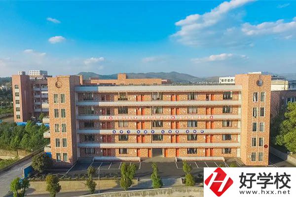 邵陽(yáng)市學(xué)習(xí)服裝設(shè)計(jì)專(zhuān)業(yè)，推薦這所中專(zhuān)學(xué)校