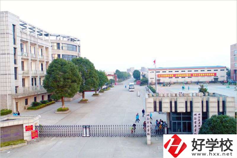 湖南護理學(xué)校地址在哪？是公辦還是民辦？