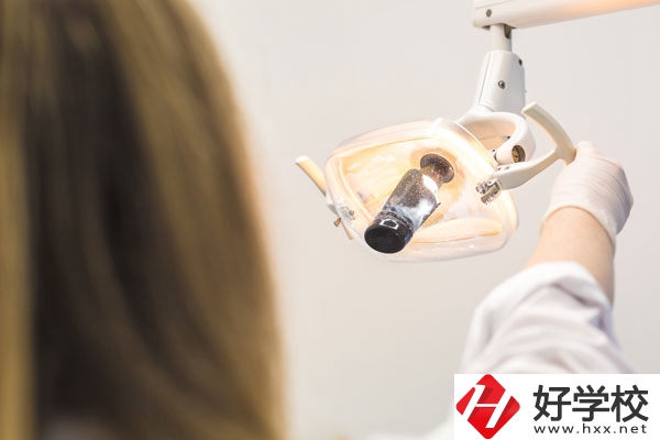 核工業(yè)衛(wèi)生學(xué)校護(hù)理專業(yè)值得學(xué)嗎？有沒有前途？
