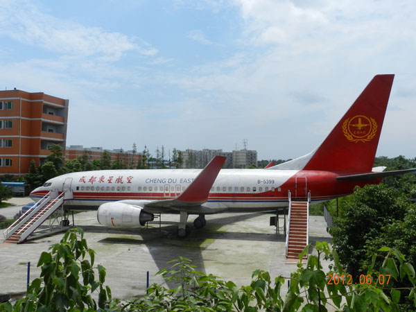 成都航空學校一年學費是多少？