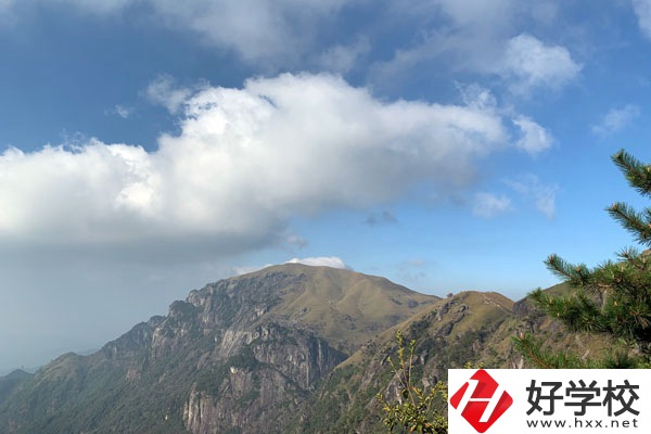 衡陽信息網(wǎng)絡(luò)工程學(xué)校宿舍以及食堂環(huán)境怎么樣？