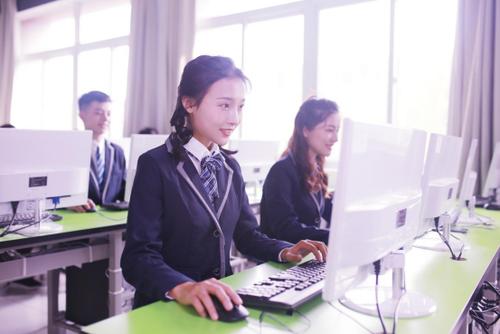 女生適不適合學計算機專業(yè)？
