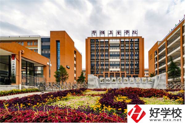 婁底有哪些公辦職高？職高和中專有什么區(qū)別？