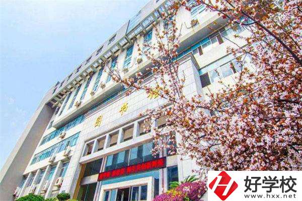 衡陽哪所職高有口腔修復工藝專業(yè)？推薦就業(yè)機會嗎？