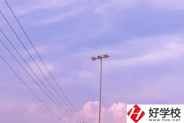 婁底市工貿(mào)職業(yè)中專學(xué)校怎么樣？