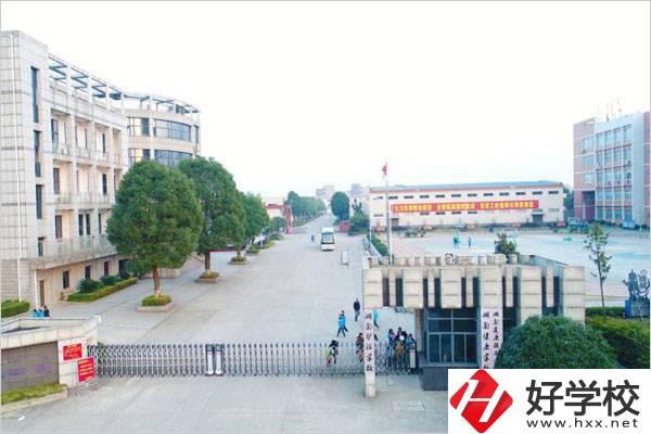長沙哪個技?？梢詫W服裝設計與制作專業(yè)？