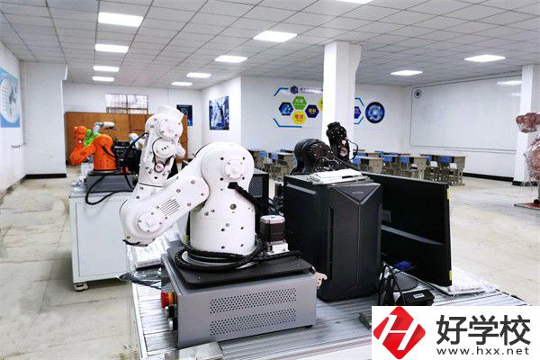 長(zhǎng)沙民辦重點(diǎn)中專有哪些？收費(fèi)如何？