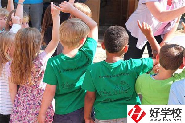 在湖南女生讀技校學什么專業(yè)最吃香？就業(yè)前景怎么樣？