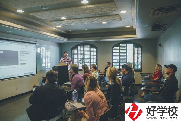 郴州有哪些公立的中專學(xué)校？專業(yè)有哪些？