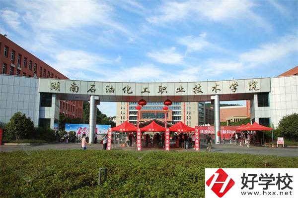 岳陽有哪些公辦大專招初中生？就業(yè)率高嗎？