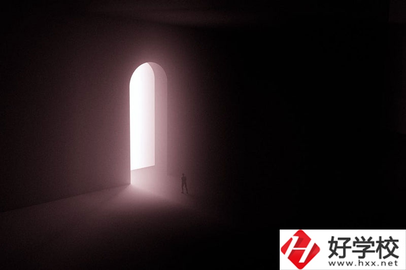 長沙汽車工業(yè)學(xué)校是中專還是技校？