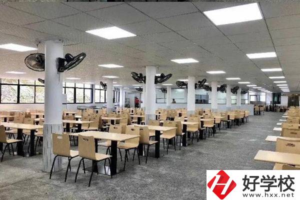 長沙市湘華中等職業(yè)學校收費標準怎么樣？