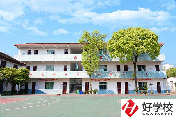 懷化有學(xué)舞蹈的中專學(xué)校嗎？招生人數(shù)多嗎？