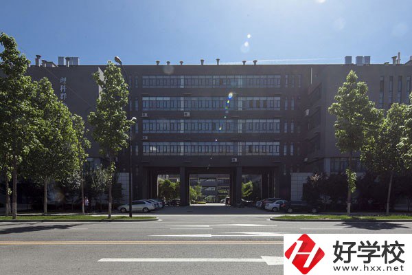 株洲市工業(yè)中等專業(yè)學校怎么樣？