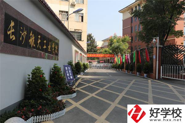 長沙哪所職高學(xué)費(fèi)便宜？職高和普高哪個更好一些？