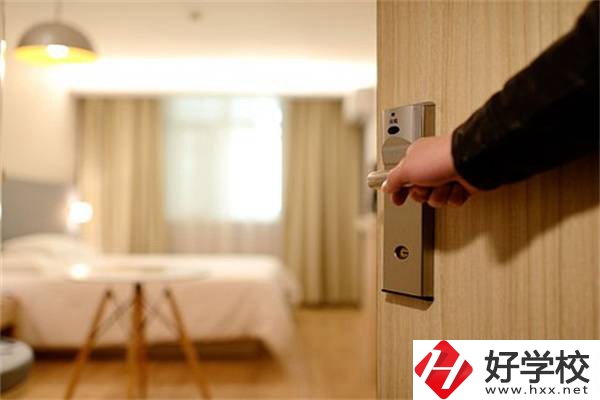 郴州有開(kāi)設(shè)護(hù)理專業(yè)的中職嗎？哪些專業(yè)開(kāi)設(shè)較多？
