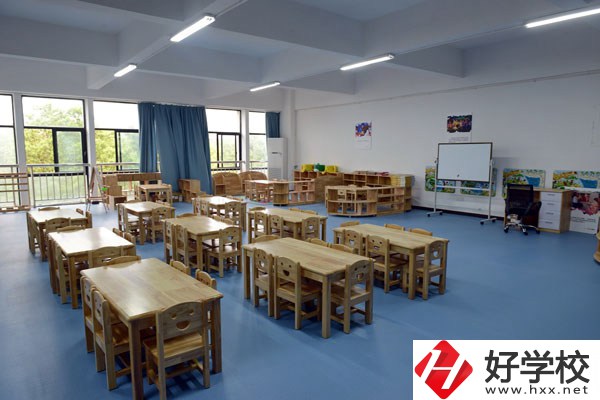 在湘潭工業(yè)貿(mào)易中專里能學(xué)哪些專業(yè)？就業(yè)方向是什么？