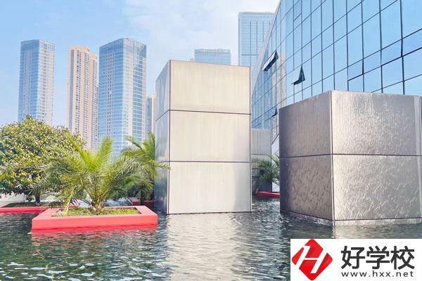 初中畢業(yè)想在邵陽讀中專，有什么好學(xué)校？