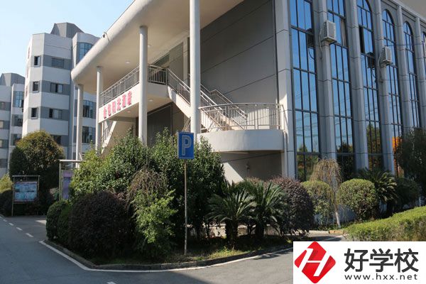 株洲地區(qū)中考四百分可以上職高嗎？