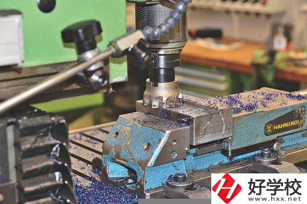 在婁底讀中職學(xué)校學(xué)什么專業(yè)比較好？