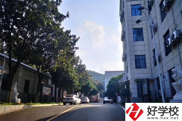 湖南有國家正規(guī)民辦技校嗎？民辦技校真的不值得讀嗎？