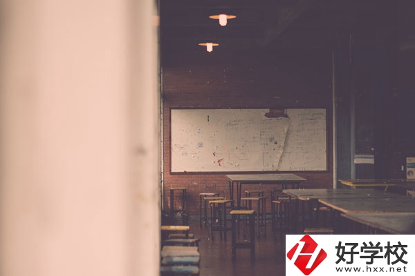 懷化市商貿(mào)經(jīng)濟管理學校好不好？宿舍怎么樣？