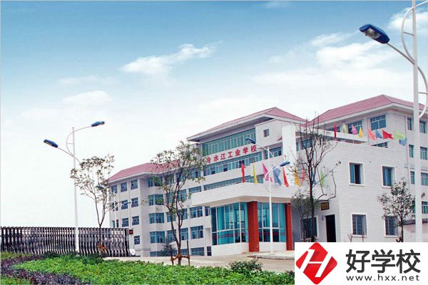 冷水江工業(yè)中等專業(yè)學校生活環(huán)境怎么樣？