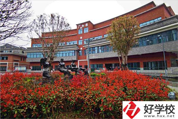 想在長沙學(xué)文秘專業(yè)，推薦這所中職學(xué)校