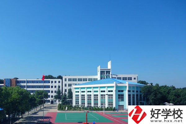 岳陽市中岳經(jīng)貿(mào)職業(yè)技術(shù)學(xué)校是公辦還是民辦？學(xué)費(fèi)貴嗎？