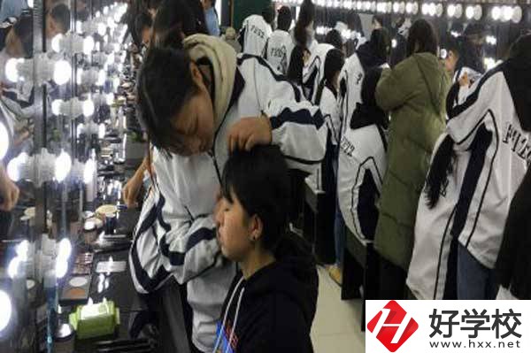湖南省鳳凰縣職業(yè)中專學校有哪些好的專業(yè)選擇？