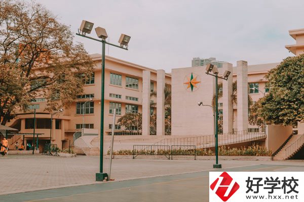湖南懷化商業(yè)學(xué)校環(huán)境好不好？宿舍怎么樣？