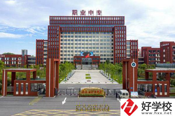 想在岳陽市學(xué)汽修專業(yè)？來看看這兩所學(xué)校