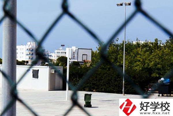 湖南省經(jīng)濟(jì)貿(mào)易職業(yè)中專學(xué)校好不好？宿舍怎么樣？