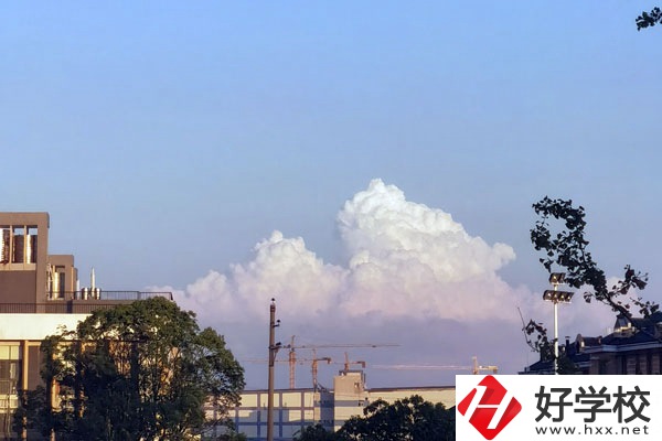 株洲鐵路機(jī)電職業(yè)技術(shù)學(xué)校怎么樣？是公立的還是私立的？