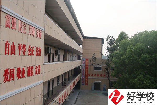 邵陽(yáng)市創(chuàng)新職業(yè)技術(shù)學(xué)校的計(jì)算機(jī)平面設(shè)計(jì)專(zhuān)業(yè)特色如何？