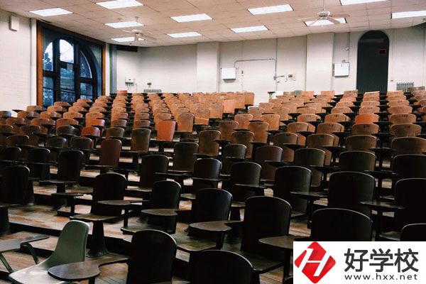 婁底市藝術(shù)職校專業(yè)適合女生嗎？就業(yè)前景好嗎？