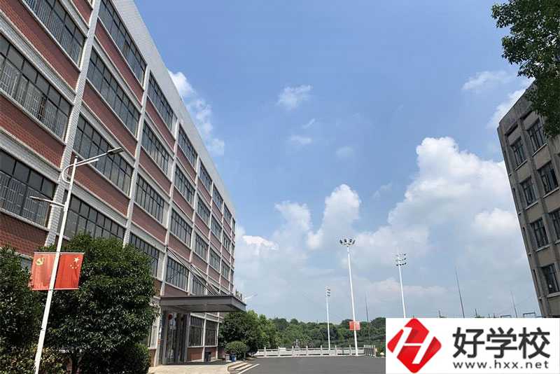 益陽機(jī)械工業(yè)職業(yè)學(xué)校有些什么專業(yè)？就業(yè)優(yōu)勢如何？