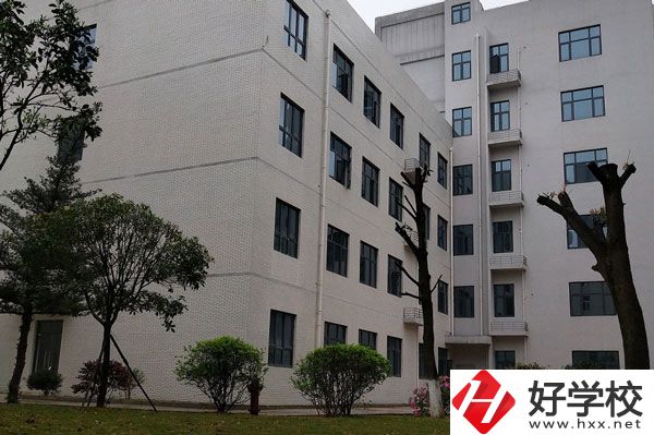 湖南有色金屬中等專業(yè)學(xué)校有哪些招生專業(yè)，收費情況如何？