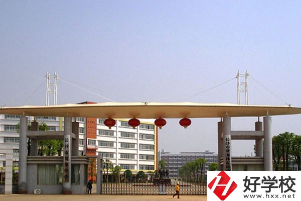 長(zhǎng)沙市賀龍?bào)w育運(yùn)動(dòng)學(xué)校有什么專業(yè)？就業(yè)情況如何？