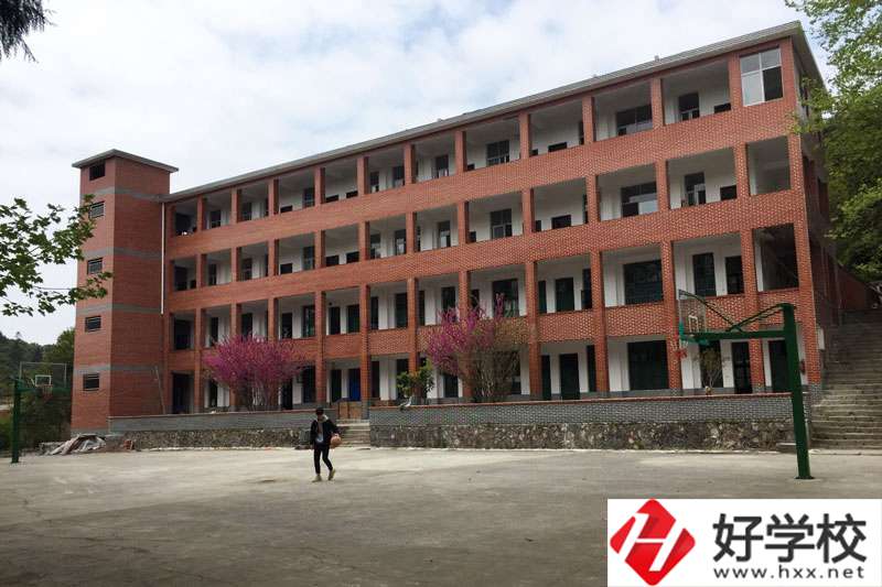 湖南湘西涉外經(jīng)濟(jì)職業(yè)學(xué)校收費貴不貴？值得報考嗎？