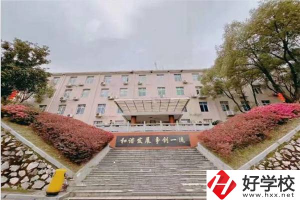 長沙有哪些中專接收轉(zhuǎn)學生？轉(zhuǎn)學后可以換專業(yè)嗎？