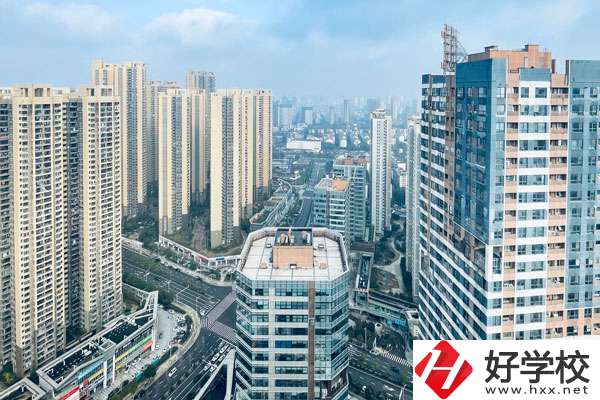 株洲哪些中專有商務(wù)英語專業(yè)？