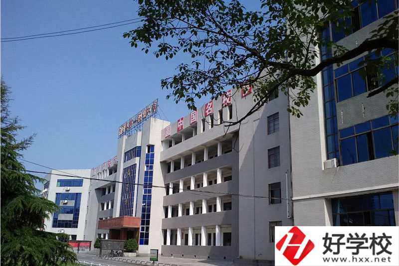 湘陰縣第一職業(yè)中等專業(yè)學校是公辦還是民辦，值得報考嗎？
