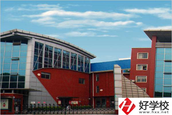 為什么選擇湖南長(zhǎng)沙藝術(shù)學(xué)校？一定要看這4點(diǎn)！