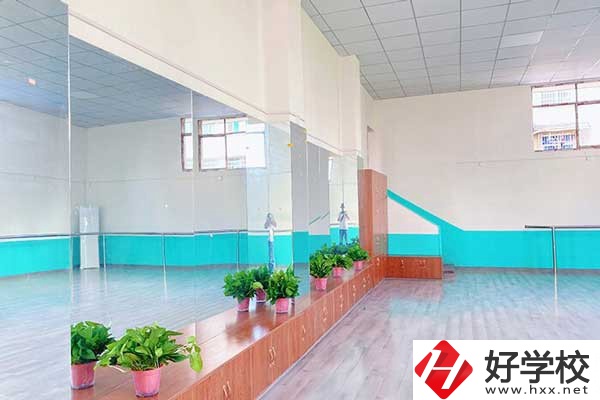 婁底市藝術(shù)職業(yè)學(xué)院有哪些專業(yè)？學(xué)費(fèi)是多少？