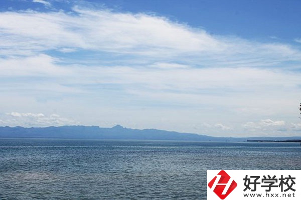 湖南經(jīng)濟(jì)貿(mào)易職業(yè)中專(zhuān)學(xué)校有哪些專(zhuān)業(yè)？學(xué)費(fèi)多少？