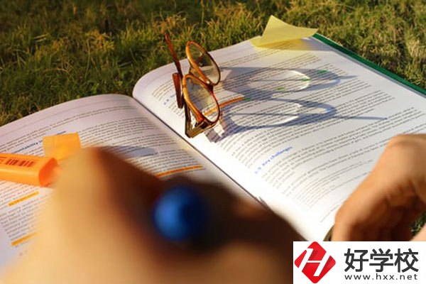 婁底職業(yè)技術(shù)學(xué)院有哪些專業(yè)？學(xué)費(fèi)貴不貴？