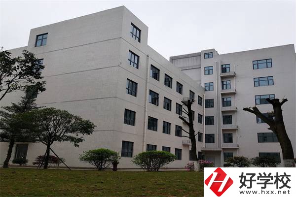 長(zhǎng)沙有哪些中專接收轉(zhuǎn)學(xué)生？轉(zhuǎn)學(xué)后可以換專業(yè)嗎？