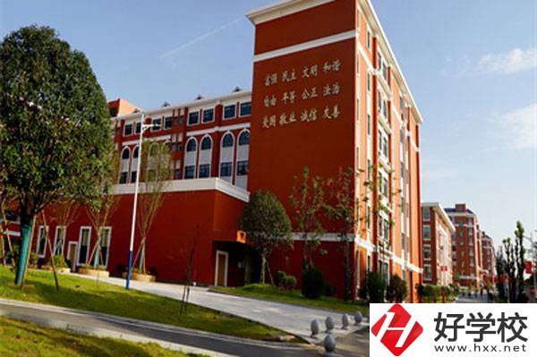 湖南醫(yī)藥職業(yè)中等專業(yè)學(xué)校的招生專業(yè)有哪些？學(xué)費(fèi)貴不貴？