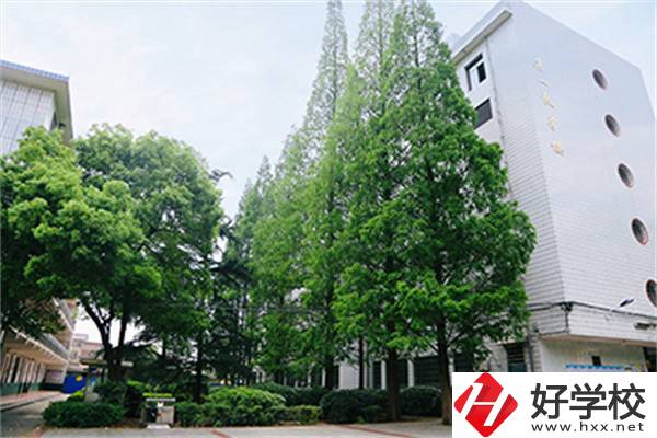 邵陽工業(yè)學(xué)校的地址在哪里？有哪些乘車路線？